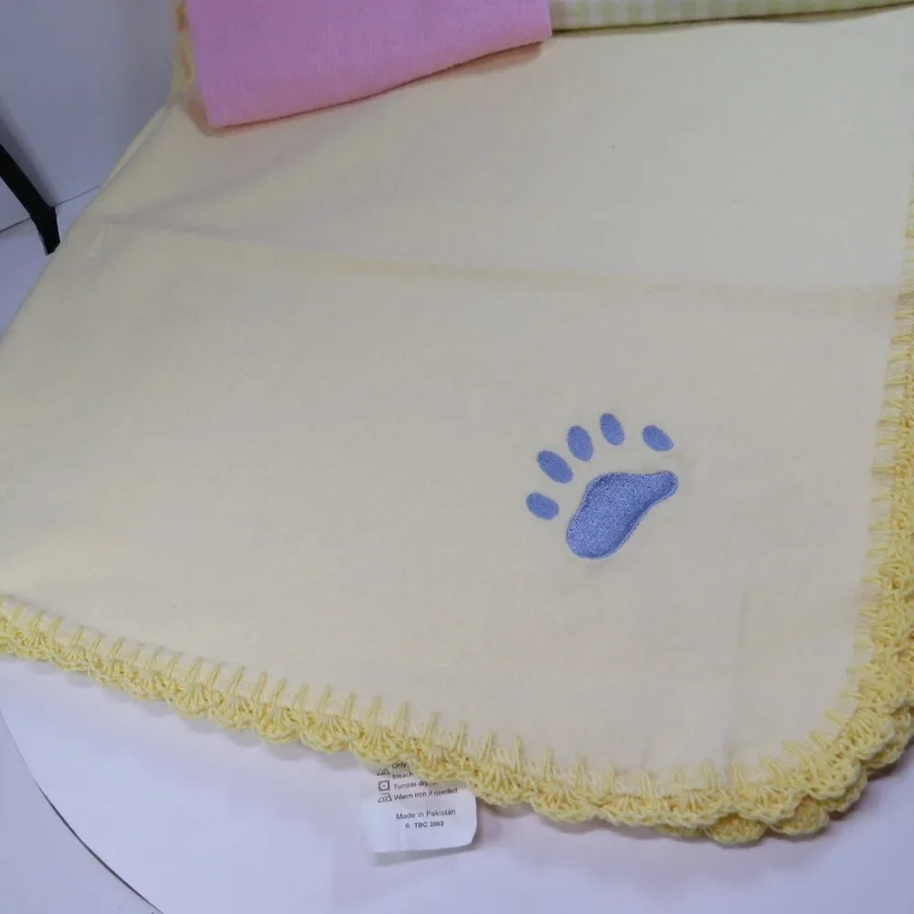 2002 Dolly Inc.Yellow Baby Blanket Crochet Scalloped w embroidered Paw Print